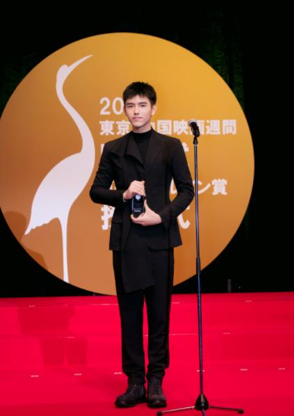 陈飞宇亮相东京电影节  获“金鹤奖”最佳新人奖、最具人气男演员两项大奖